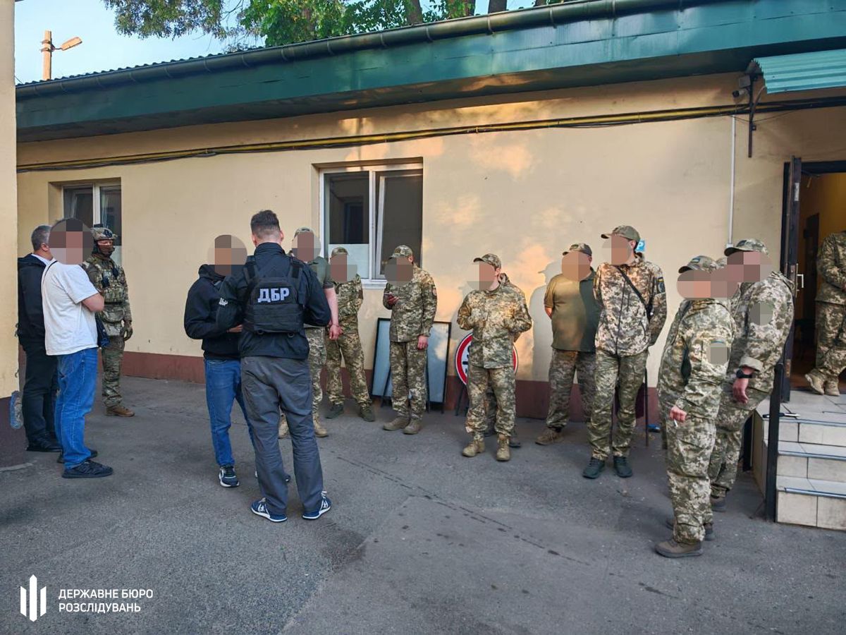 ДБР викрило у ТЦК на Одещині масштабну схему примусової мобілізації чоловіків