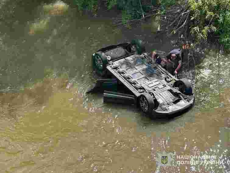 На Львівщині 27-річний водій Opel злетів у річку Опір і загинув