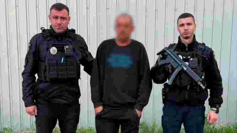 У Бучі 38-річний чоловік проник до квартири та домагався до 8-річної дівчинки