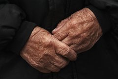 67-річний мешканець Хмельниччини напоїв і розбестив школярку