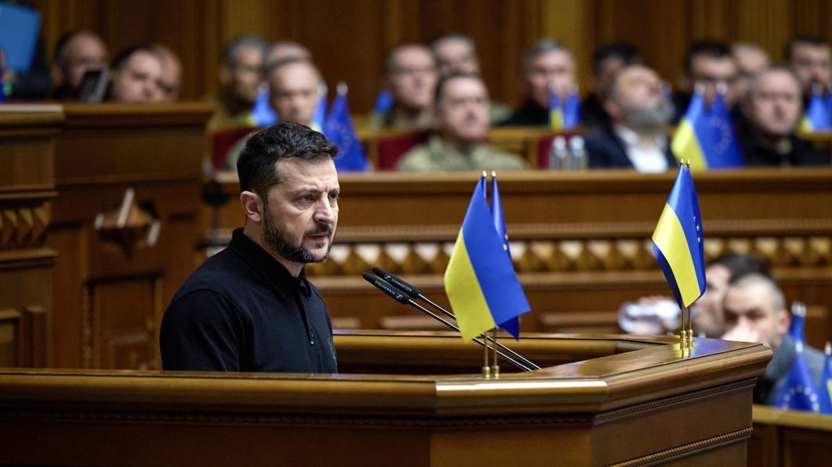 В Україні суттєво знизилася підтримка втручання президента в уряд та парламент