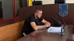 Суд у Києві відправив під варту експолоненого нацгвардійця у справі про катування побратимів 