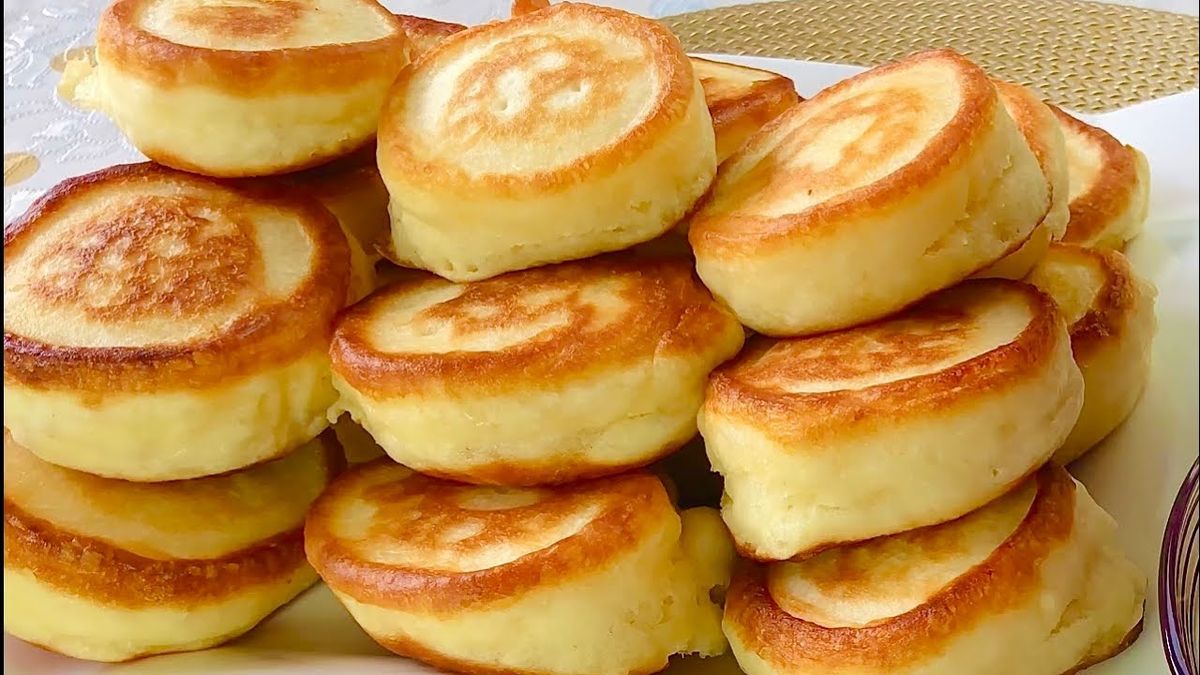 Пухкі оладки з грушею. Рецепт дня
