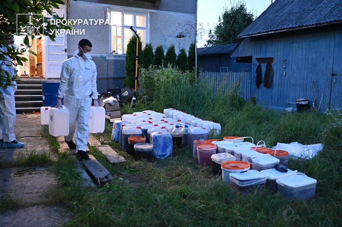 На Буковині ліквідували нарколабораторію, яка забезпечувала психотропами всю країну