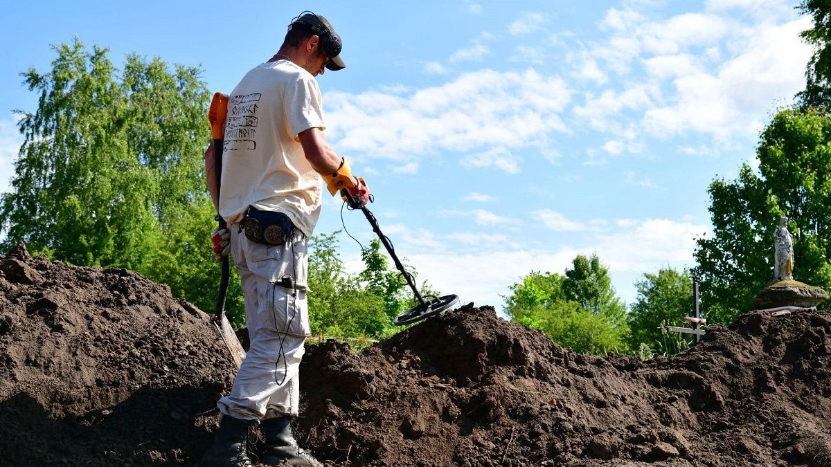 У Гуті Пеняцькій на Львівщині пошуківці виявили людські останки у 25 місцях
