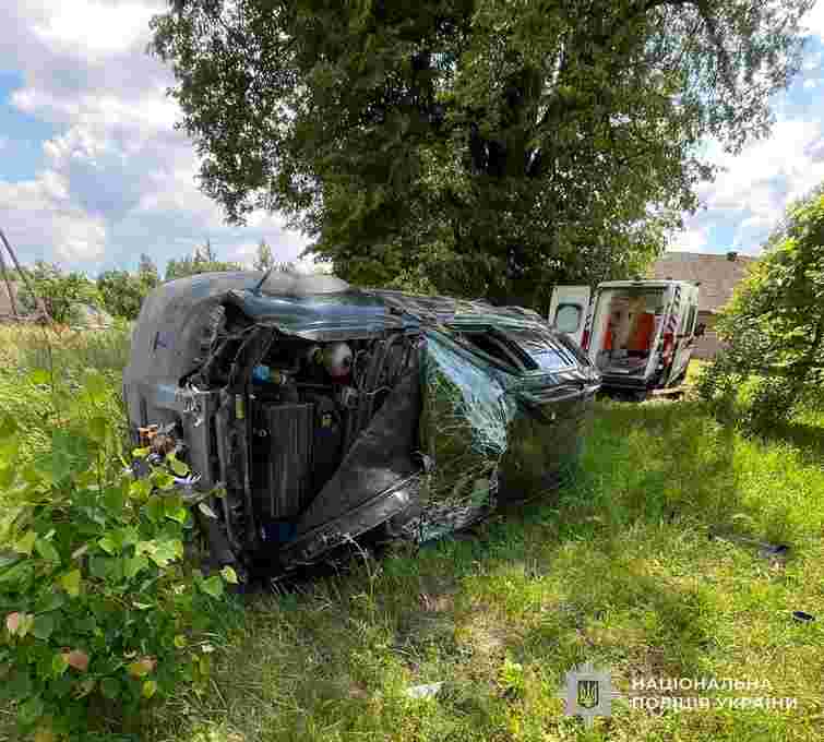 На Самбірщині перекинувся Land Rover, водій помер у реанімації