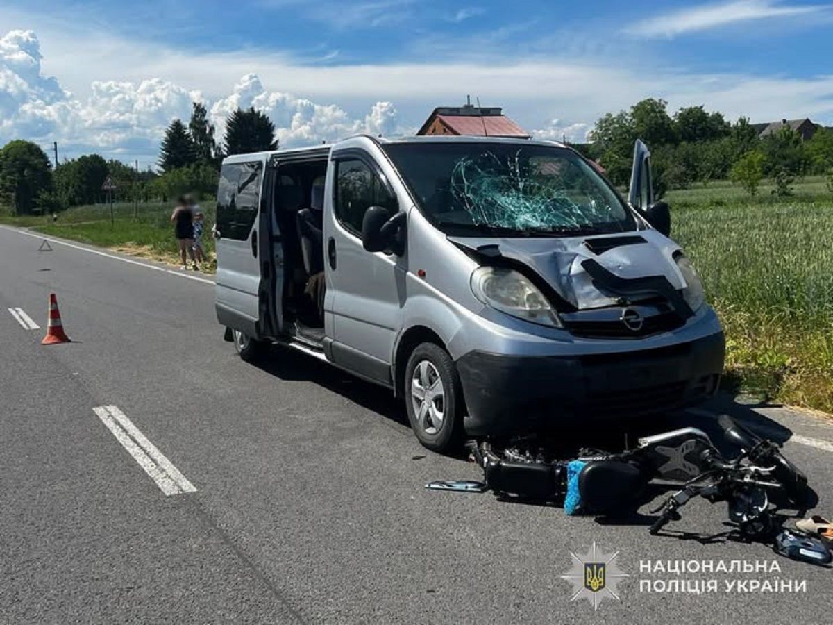 На Львівщині у ДТП з мікроавтобусом загинула 74-річна водійка мопеда