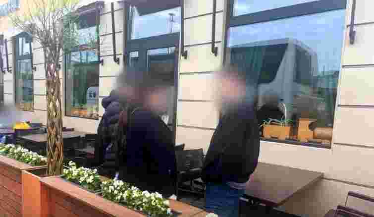 Суд у Львові звільнив від покарання  переправницю за продаж ухилянтам фіктивних документів 