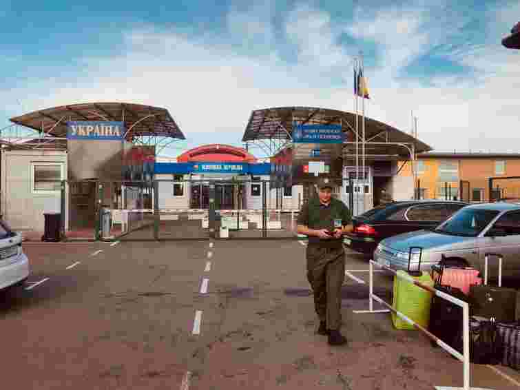 Пішоходів попередили про затримки в перетині популярного пункту пропуску на Закарпатті