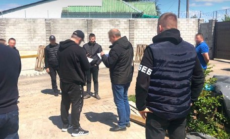 Тютюнову фабрику українського мільйонера на Рівненщині звинуватили в оборудках на 2,3 млрд грн