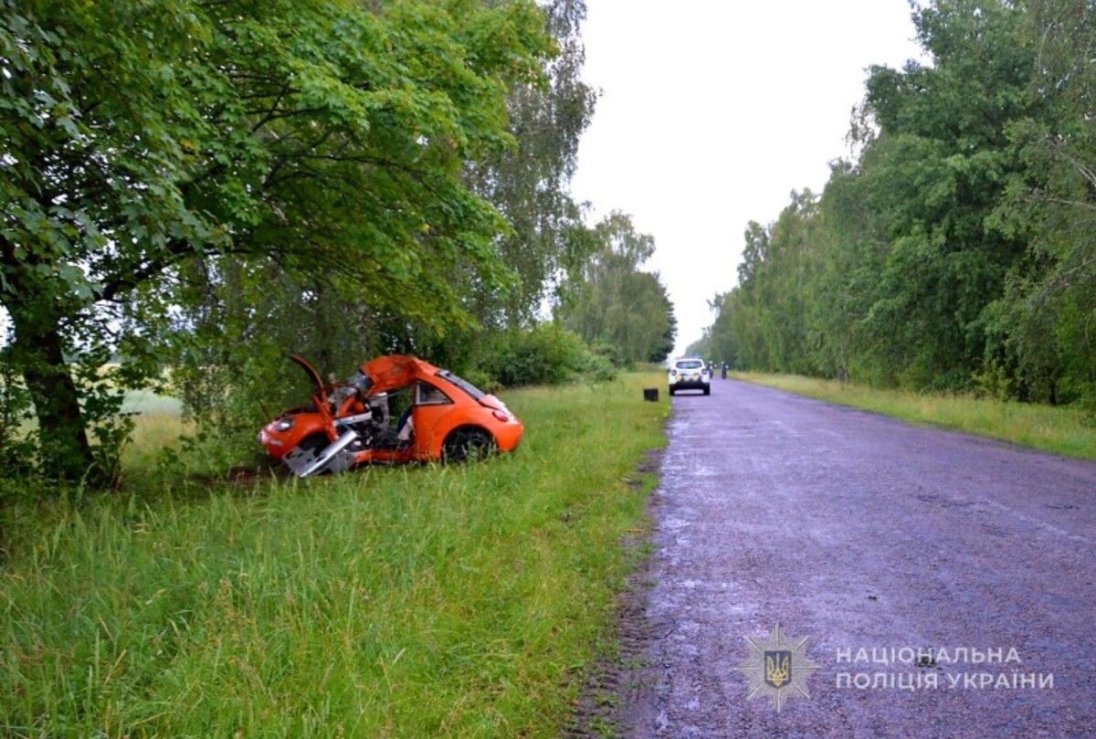 Унаслідок зіткнення з деревом на Волині загинула 27-річна водійка Volkswagen