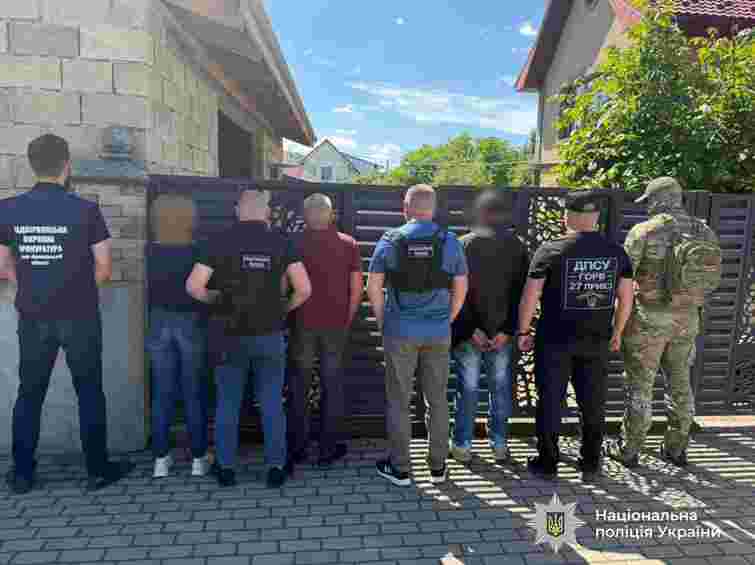 На Прикарпатті арештували буковинку, яка уклала з ухилянтом «шлюб за добу»
