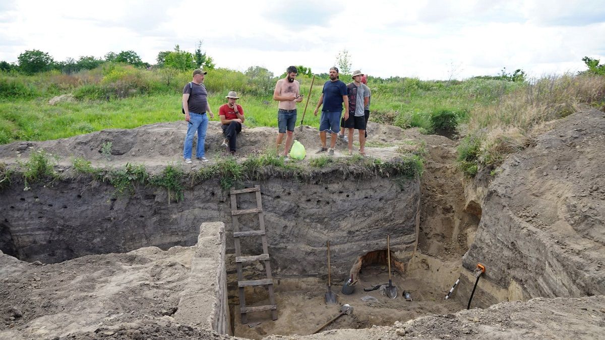 Фрагменти амфор, срібна пряжка і житло XII ст: нові знахідки археологів на городищі Ташань