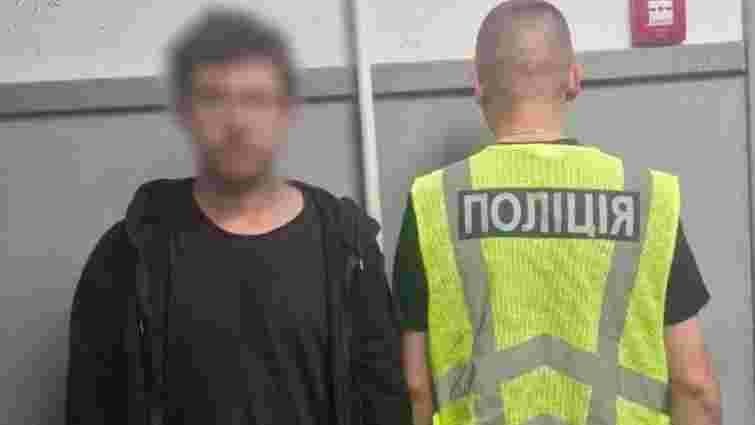 У Києві компанія привʼязала до дерева 58-річного чоловіка та забила його до смерті