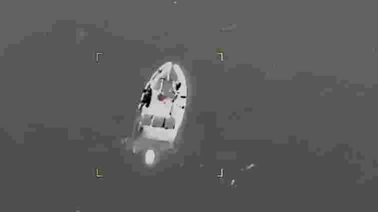 Військові показали кадри знищення російських морських безекіпажних катерів