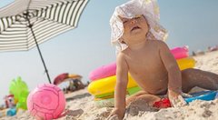 Як допомогти дітям пережити спекотні дні і що  робити, коли вони таки перегрілися
