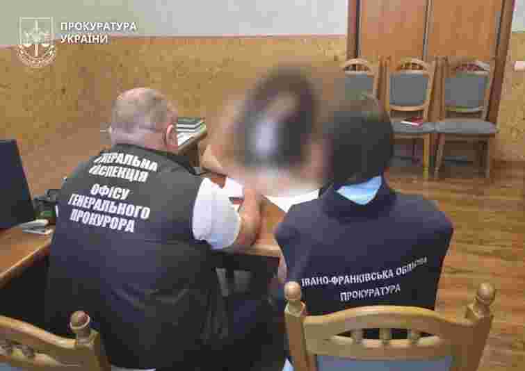 У Франківську прокурорка за хабар намагалася працевлаштувати ухилянта в лікарню