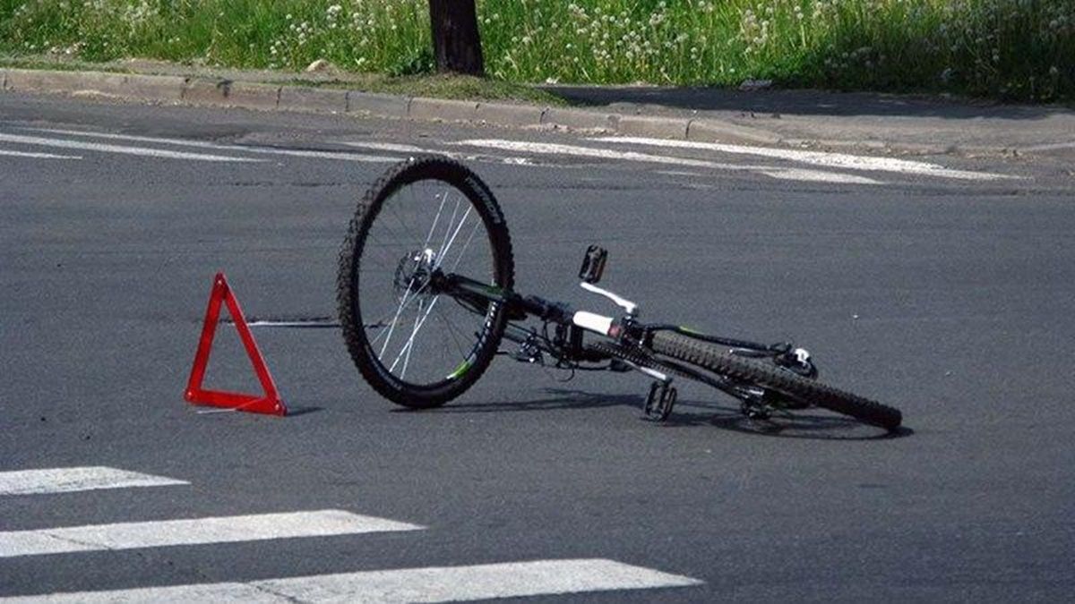 У Дрогобичі водій легковика на смерть збив велосипедиста
