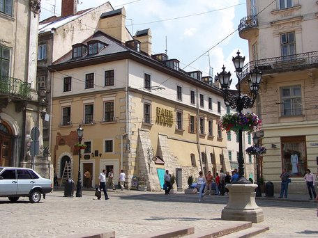 АМКУ дозволив «Креді Агріколь» придбати банк «Львів» 