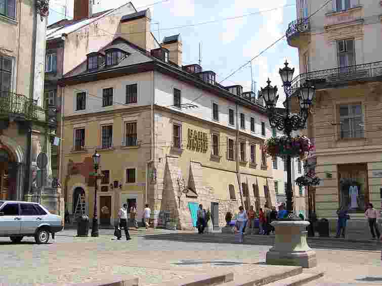 АМКУ дозволив «Креді Агріколь» придбати банк «Львів» 