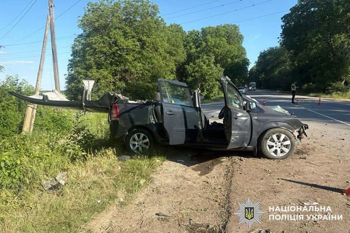 У ДТП на Хмельниччині загинув водій Opel, пасажирка у лікарні