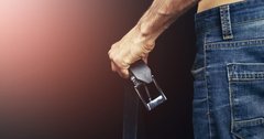 Суд оштрафував прикарпатця за побиття доньки ременем 