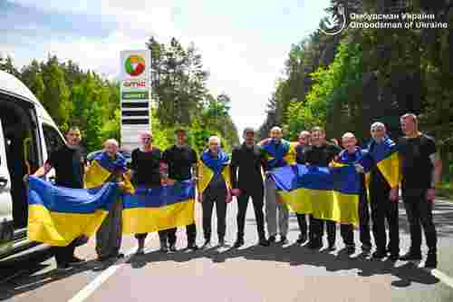 Україна повернула сімох незаконно утримуваних у Росії цивільних