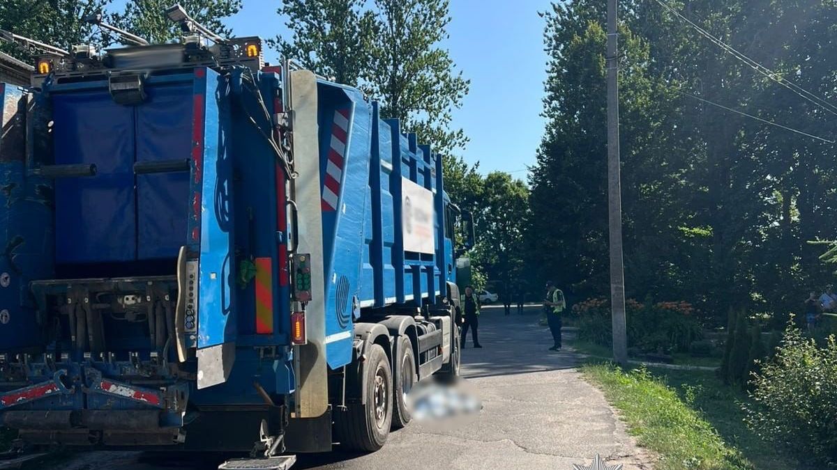 У Городку на Львівщині сміттєвоз збив на смерть пішохода
