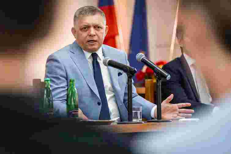 Фіцо заявив, що Словаччина не схвалить нову військову допомогу Україні на саміті НАТО