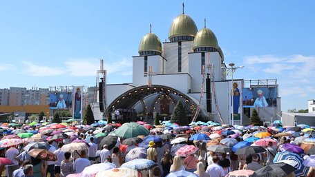 У Львові відзначили 25-ту річницю візиту Папи Римського. Фото дня