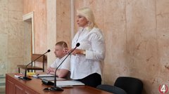 Дружину рівненського бізнесмена оштрафували на 850 грн за побиття військового на милицях