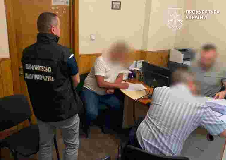 Посадовці міськради Франківська отримали нові підозри у справі про хабарі за будівельні дозволи