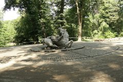 У Стрийському парку встановили скульптуру Ярослава Мотики «Викрадення Європи» 