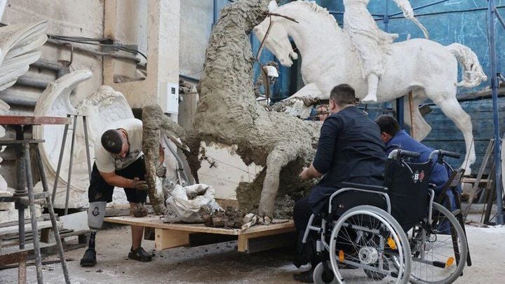 До процесу долчились пацієнти центру Unbroken (фото ЛМР)
