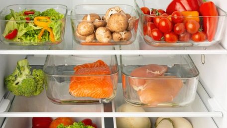 Важливі правила у спеку: як зберегти продукти під час відключення світла