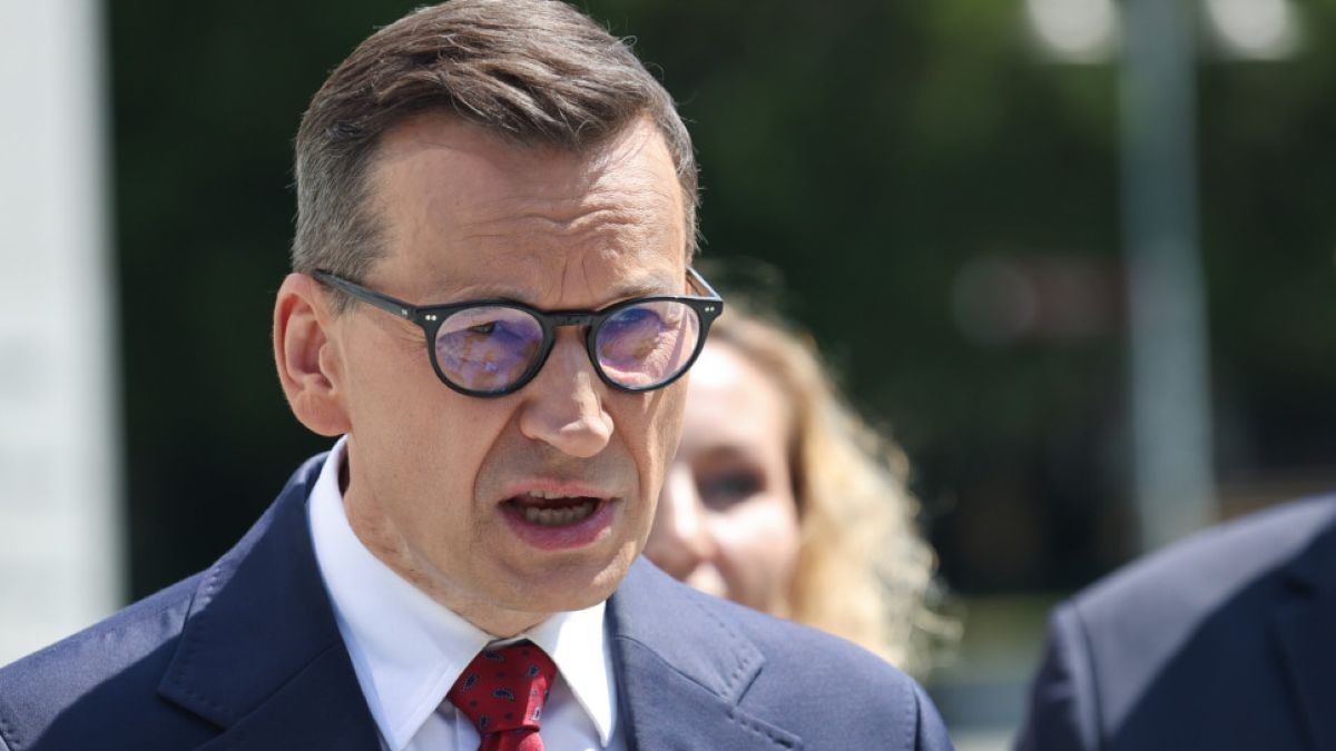 Експрем'єр Польщі передав український орден до музею жертв Волинської трагедії