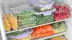 Витратите час і продукти даремно: які овочі не можна класти в морозилку