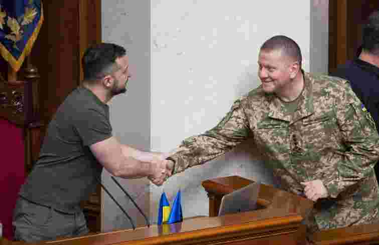 За рік підтримка Залужного упала на 9%, Зеленський залишається у лідерах, – опитування