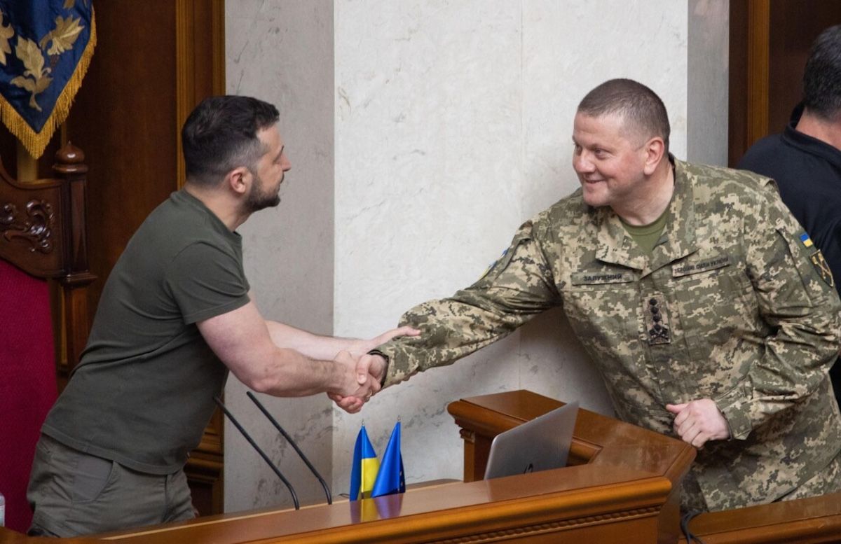 За рік підтримка Залужного упала на 9%, Зеленський залишається у лідерах, – опитування