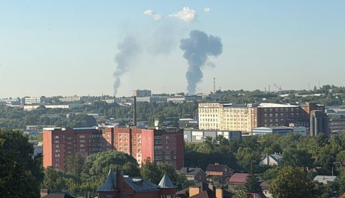Дрони атакували один із найбільших НПЗ в Росії, там зайнялася пожежа