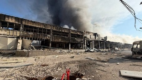 Росіяни ракетами знищили склад компанії MOYO в Києві
