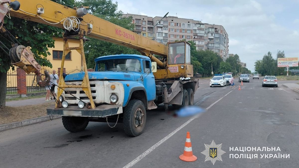 П’яний водій автокрана збив двох пішоходів у Шептицькому, один загинув