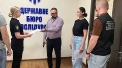 Посадовці ДМС у Дніпрі оформили українців як іноземців для незаконного виїзду за кордон