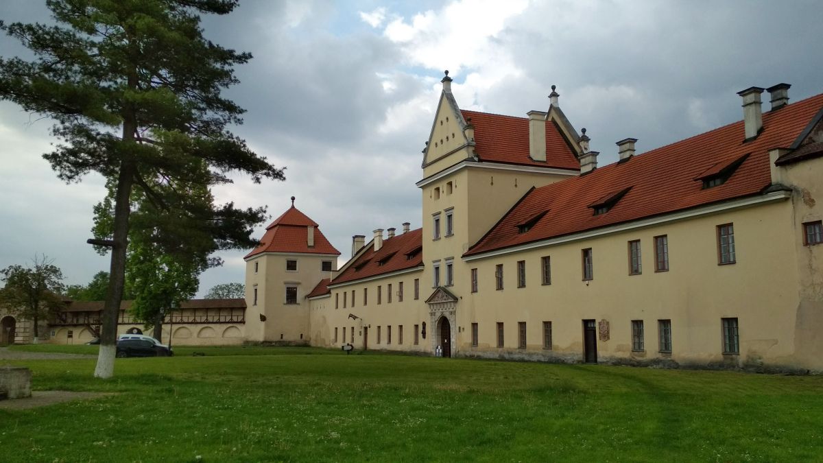 Барокова скульптура, гетьманська зала та історична кузня: що оглянути у Жовківському замку