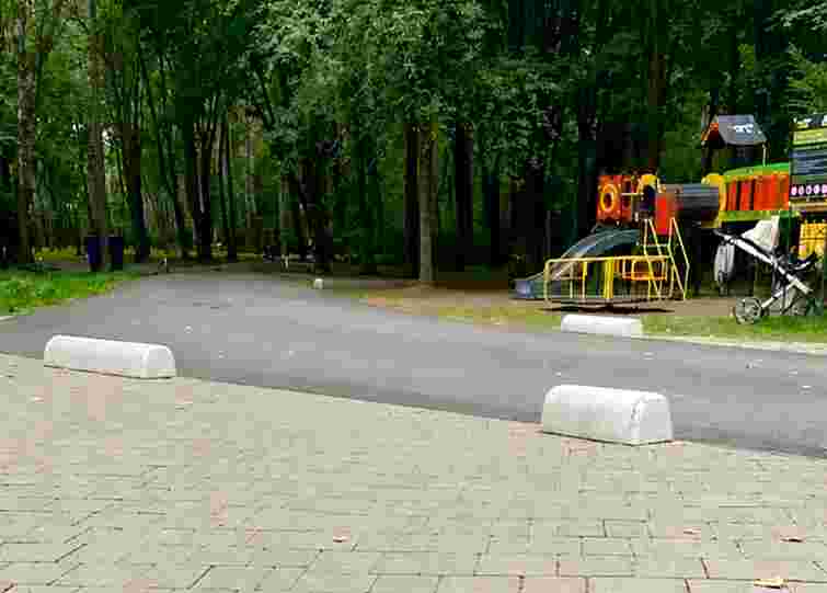 У парках Тернополя обмежили проїзд для автомобілів