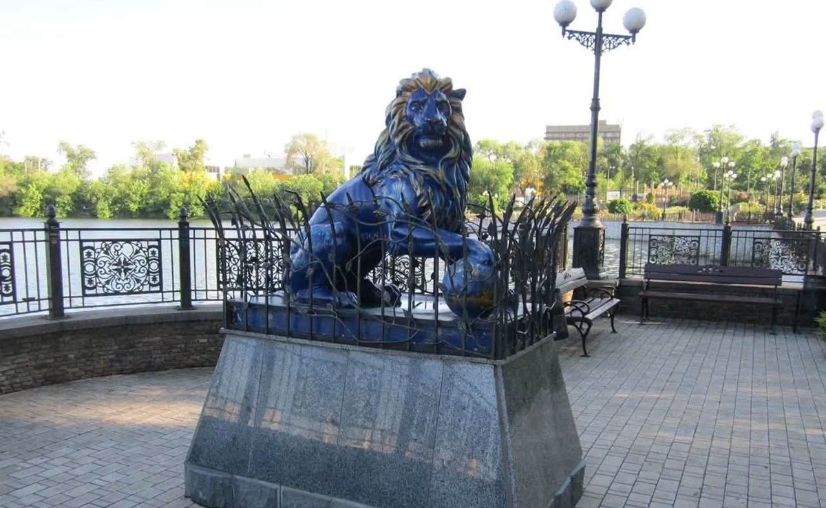 У Донецьку демонтували подаровану львів'янами у 2010 році скульптуру лева