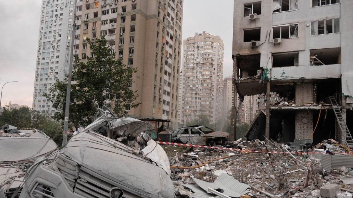 Росія атакувала балістикою Київ, є загиблі та багато поранених
