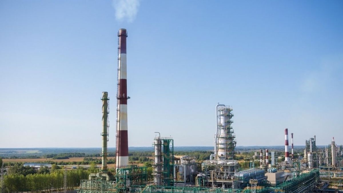 Дрони атакували один із найбільших нафтопереробних заводів Росії