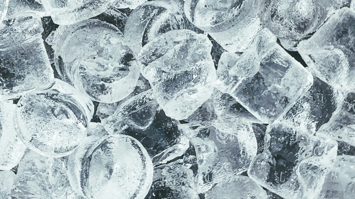 Проблема не у воді: чому кубики льоду мають неприємний запах чи присмак