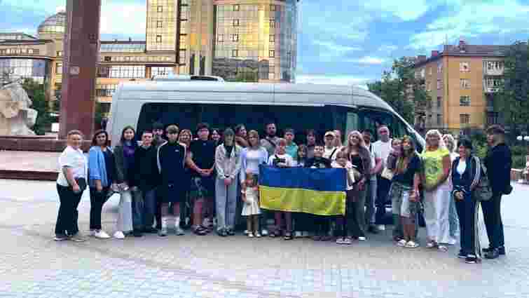 Низка міст Європи відмовилась приймати на літній відпочинок дітей з Франківська